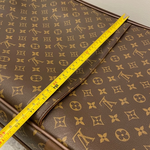 Authentic Louis Vuitton suitcase - Picture 8 of 16